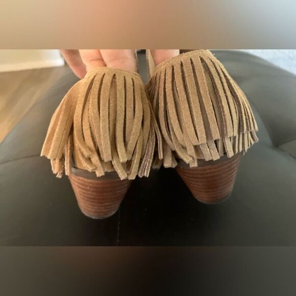 Report tan leather fringe slide pointed toe women’s heeled boots. Size 6.5 - Picture 5 of 7